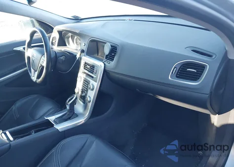 2017 Volvo S60 T5 Dynamic z USA, uszkodzony, nr VIN YV140MTL3H2434602